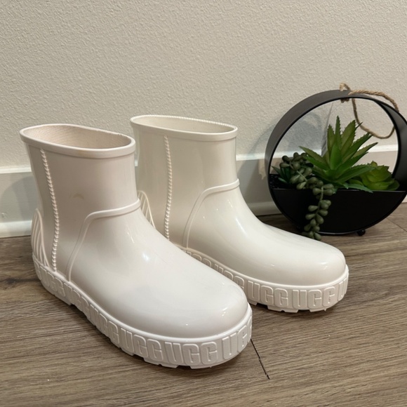 UGG Women's Drizlita Boot White new - Picture 8 of 8